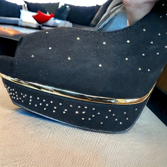 Aldo black heels with gold trim and sparkly embellishments - Picture 8 of 11